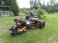 2019Spyder-F3S-in-frontyard.jpg