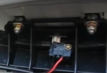 Topcase warning switch.jpg