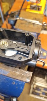 Tightening setscrew.jpg Tightening setscrew.jpg
