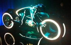 tron2.jpg