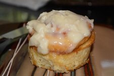 CHRIS' CINNAMON BUN.jpg