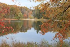 800px-Hidden_Lake_in_Hidden_Lake_Gardens_Michigan.jpg