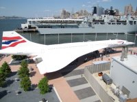 562x422px-British%20Airways%20Concorde%20at%20the%20Intrepid%20Sea%20Air%20and%20Space%20Museum.jpg