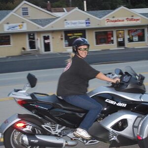 DEE LOVES TO RIDE