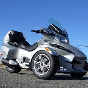 This view makes the Spyder look funny