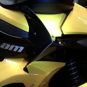 Side wind deflector