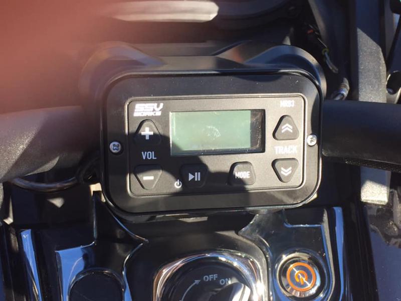 AM/FM radio with Bluetooth