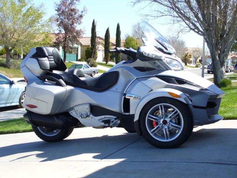 Caliper sticker and painted muffler