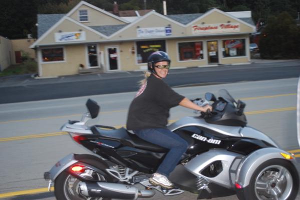 DEE LOVES TO RIDE