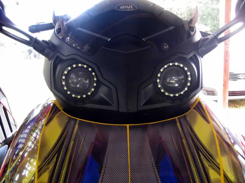 Headlight rings off