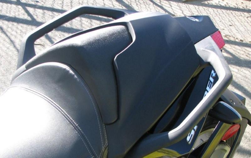 Mono seat cowl