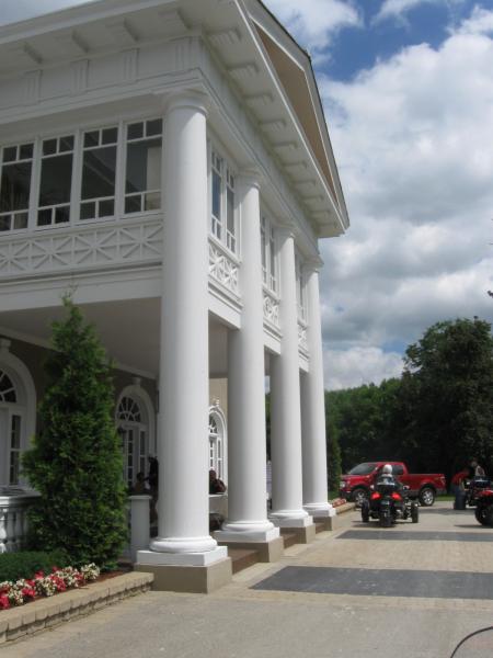 Nice front porch!