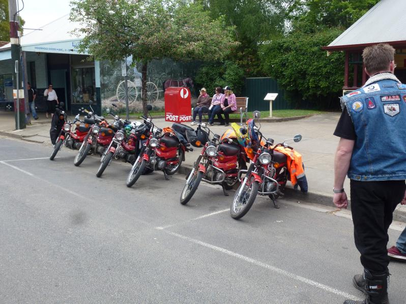 Os 'postie bikes'