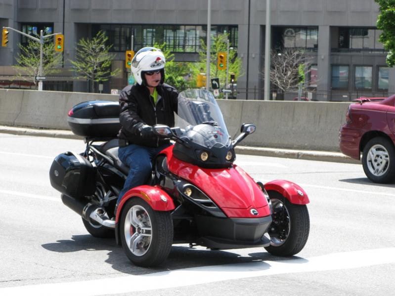 Photo of me on Red October taken by my Running Room friend Marc Labreche in downtown Ottawa. I didn't realize he was standing on the corner when this 