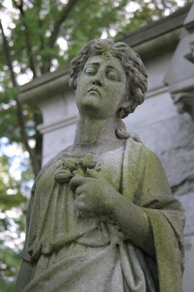 statue1