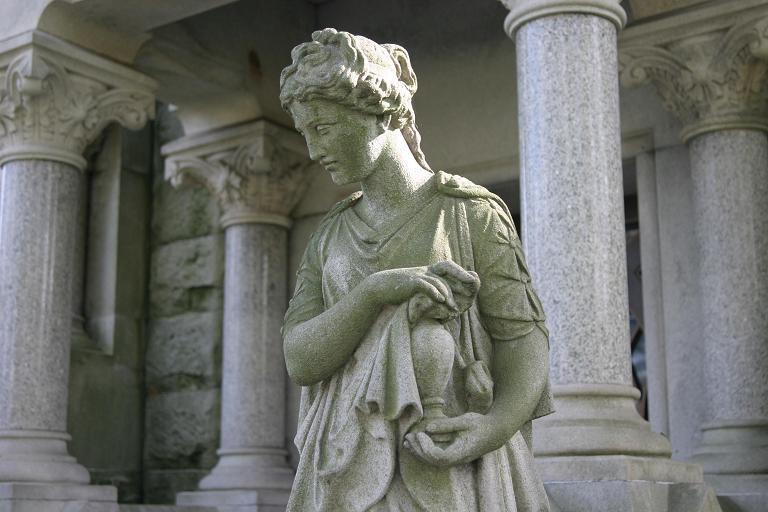 statue2