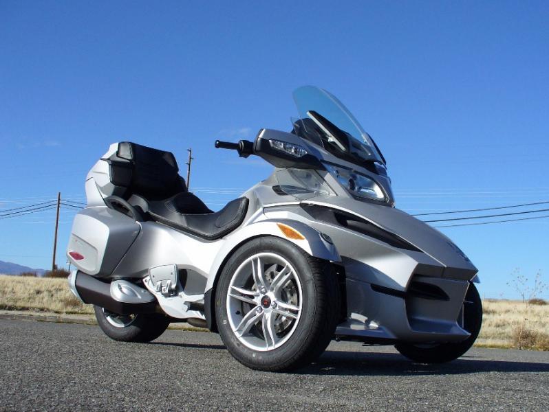 This view makes the Spyder look funny